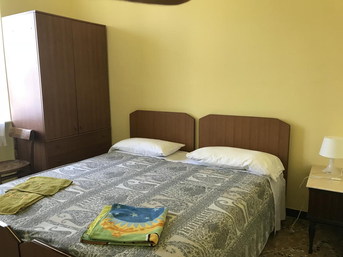 Albergo Delfino San Pietro d'Olba Eksteriør billede