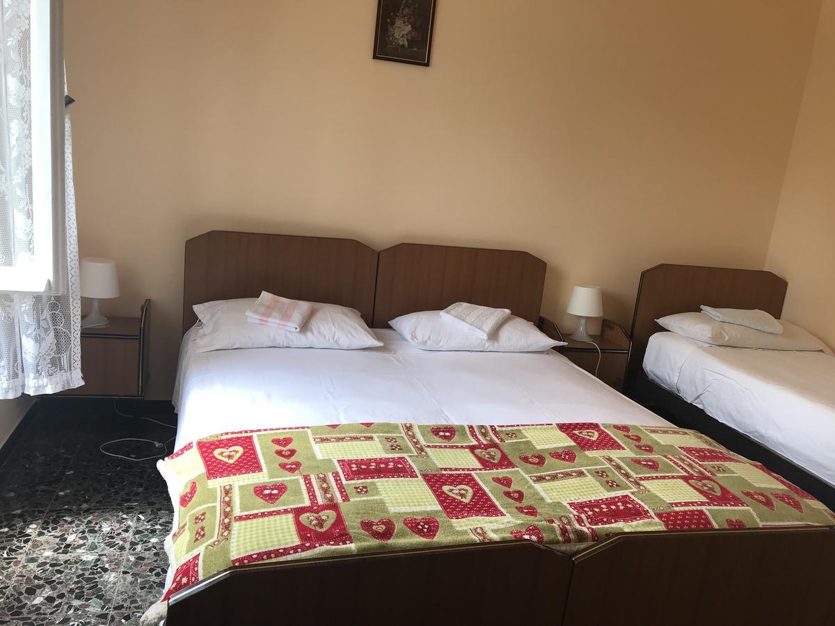 Albergo Delfino San Pietro d'Olba Eksteriør billede