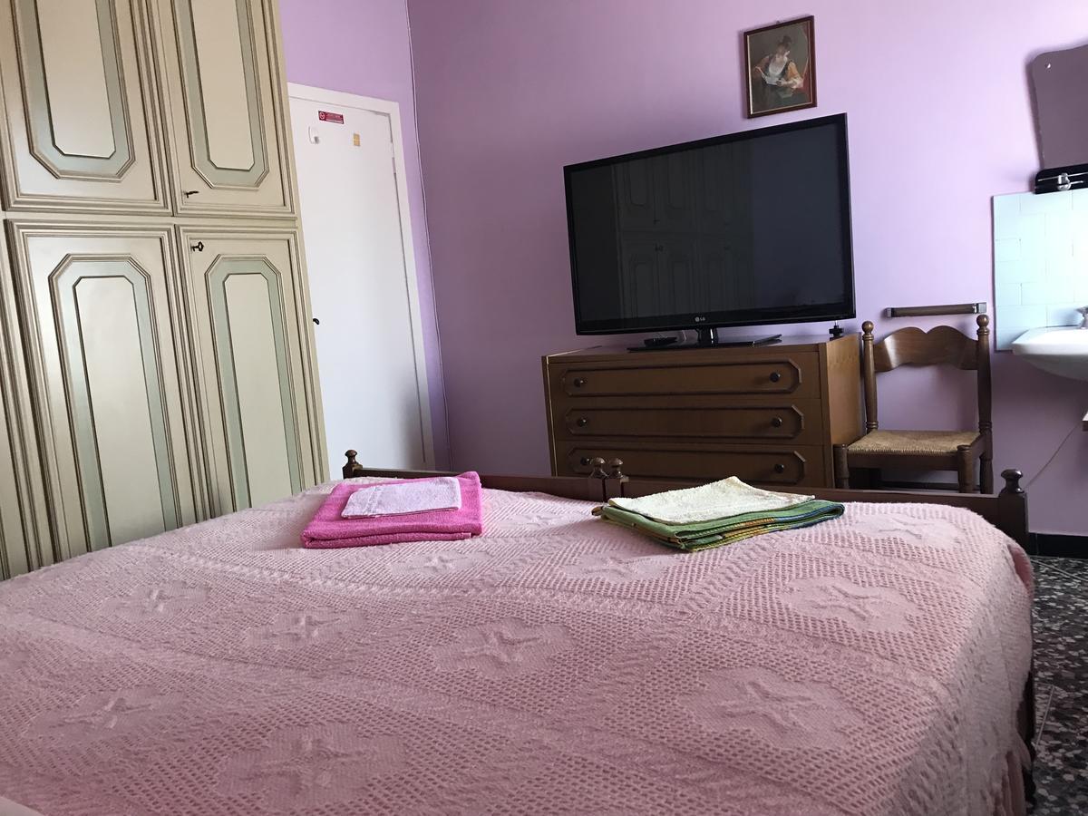 Albergo Delfino San Pietro d'Olba Eksteriør billede