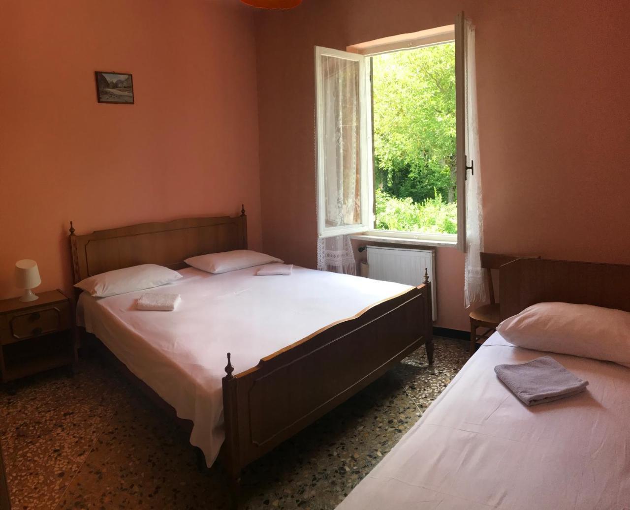 Albergo Delfino San Pietro d'Olba Eksteriør billede