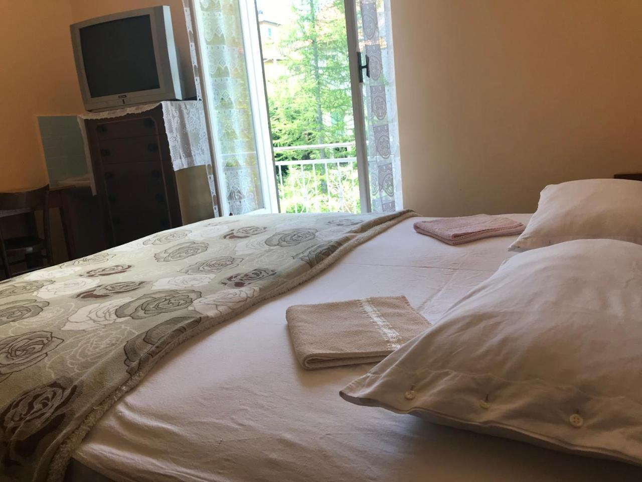 Albergo Delfino San Pietro d'Olba Eksteriør billede